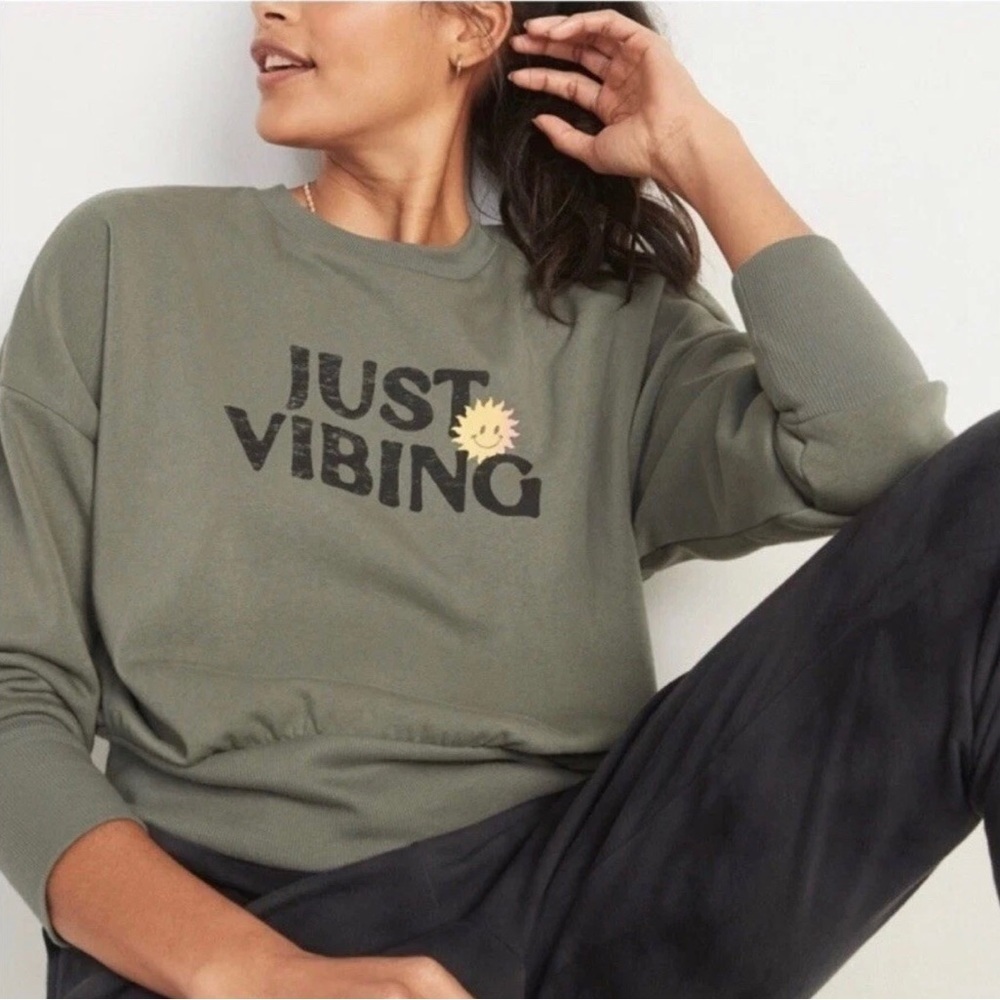 Old Navy Womens Size Medium Just Vibing Graphic Sweatshirt Green Sun NEW